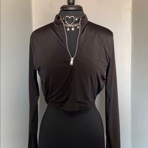 PRETTYLITTLETHING LONG SLEEVE BLACK CROP TOP